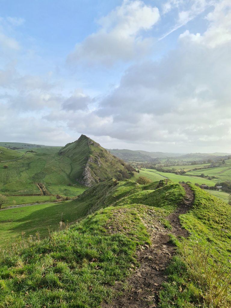5 Spectacular Walking Routes in the Peak District
