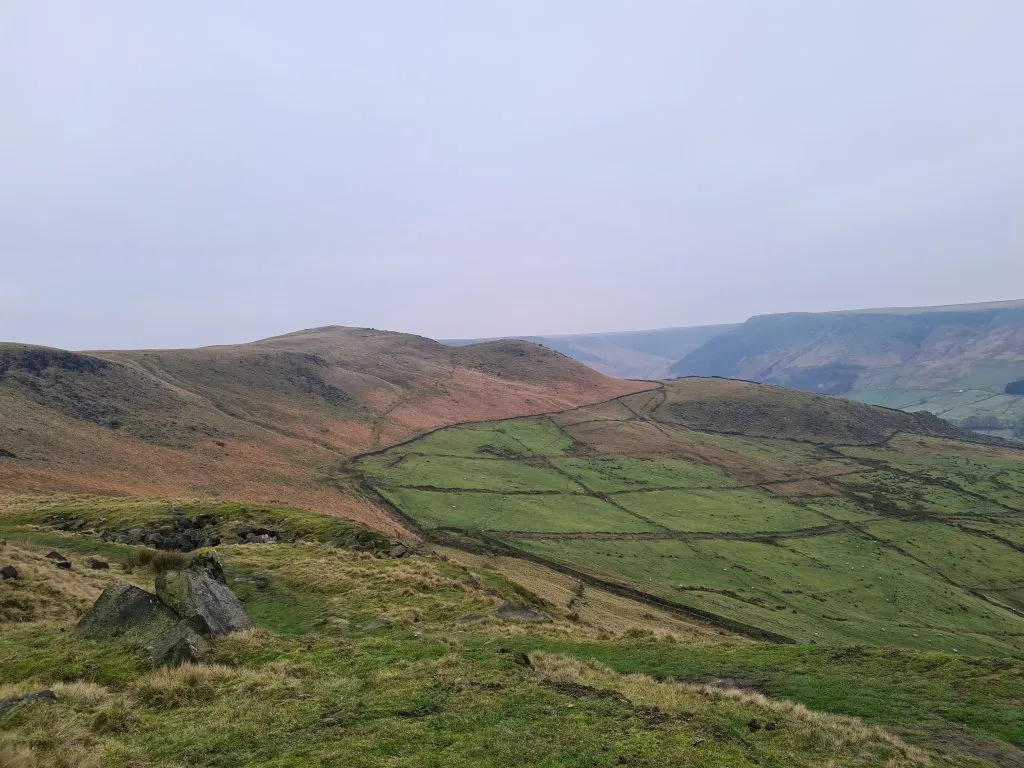 Oldham Way skirting around Aldermans Hill