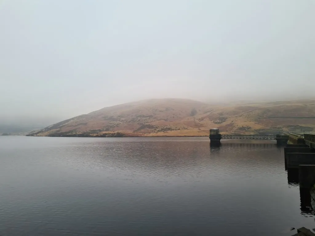 A misty morning at Yeoman Hay Reservoir - How to Find The Trinnacle