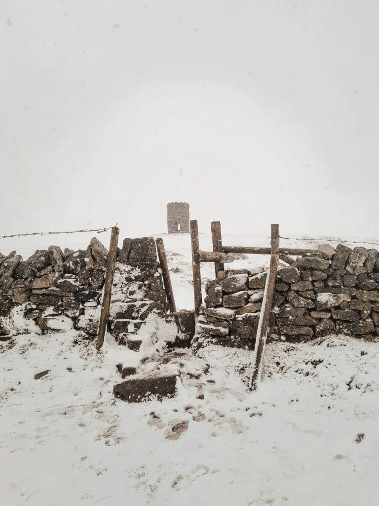 Solomon's Temple, Grin Low in the snow
