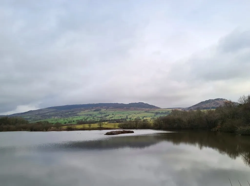 Tittesworth Reservoir with views of The Roaches and Hen Cloud - The Wandering Wildflower
