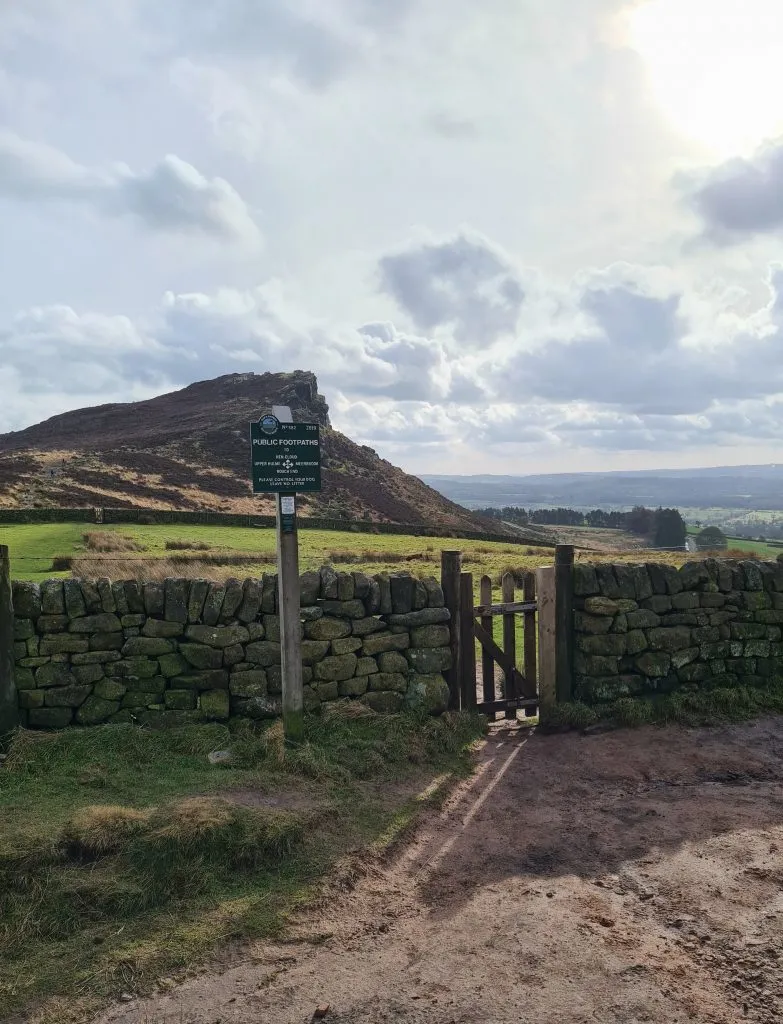 The approach to Hen Cloud