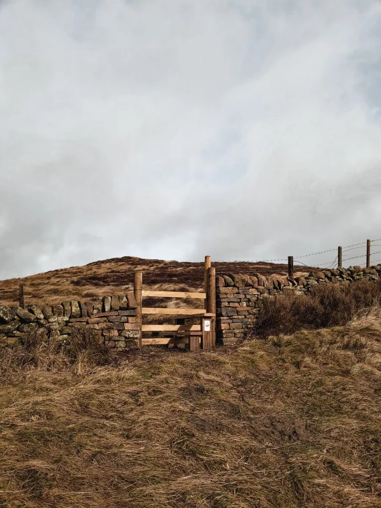 Stile leading to Sir William Hill