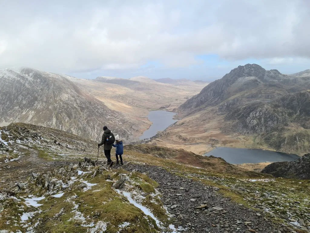 The descent from Y Garn with views over Llyn Ogwen, Tryfan Llyn Idwal
