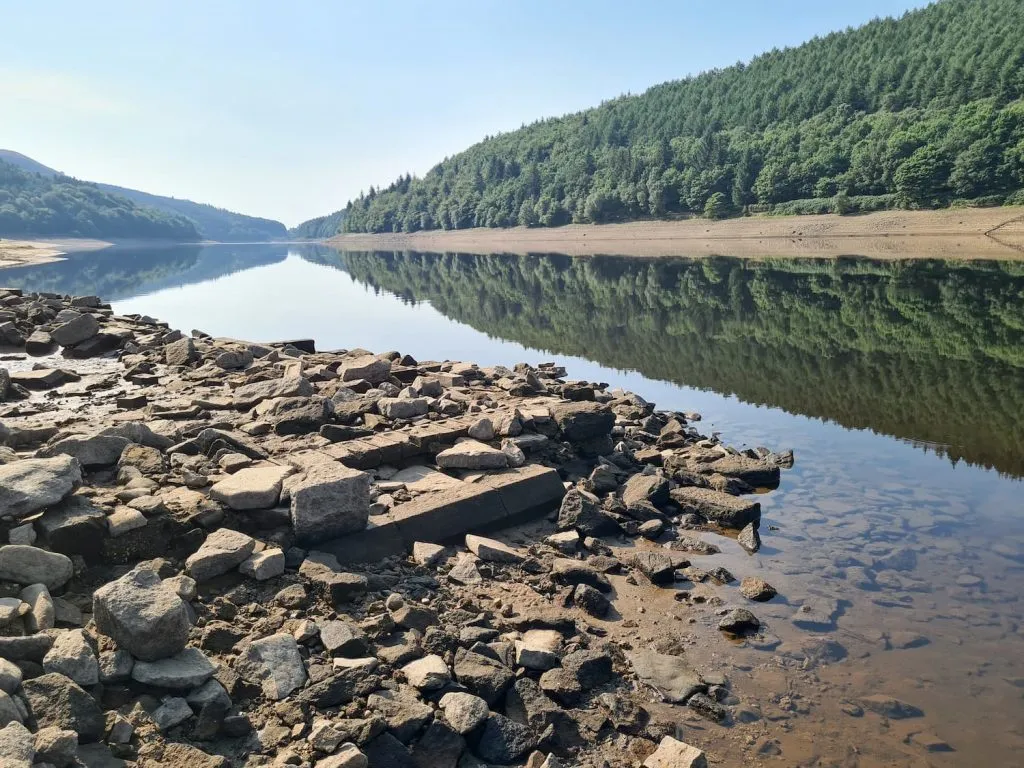 A very dry Ladybower Reservoir in August 2022 - The Wandering Wildflower