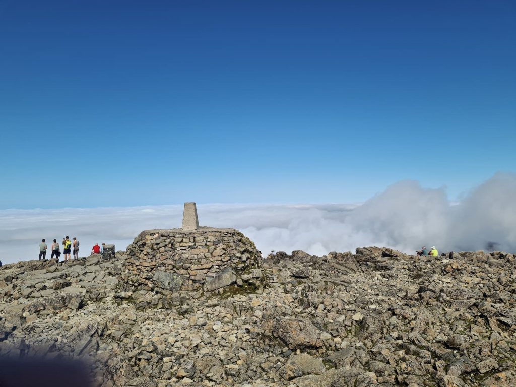 A temperature inversion on Ben Nevis summit - The Wandering Wildflower