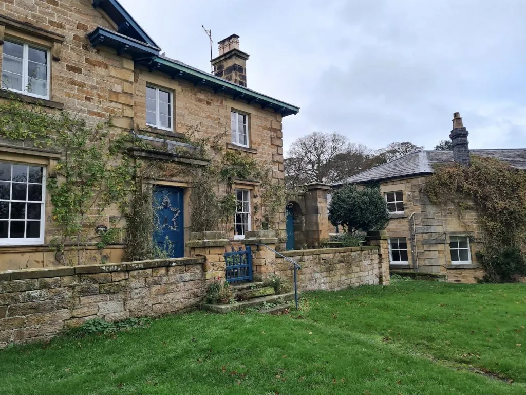 Pretty cottages at Edensor