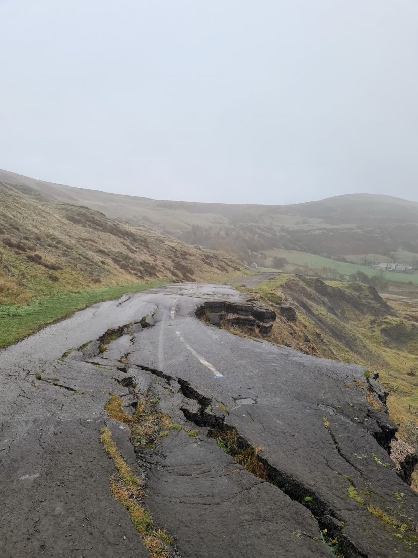 Winnats Pass and Mam Tor Circular Walk | 6 Miles