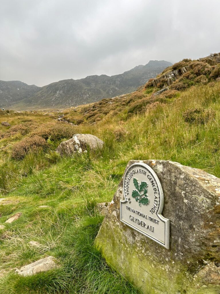 A National Trust sign for Glyderrau