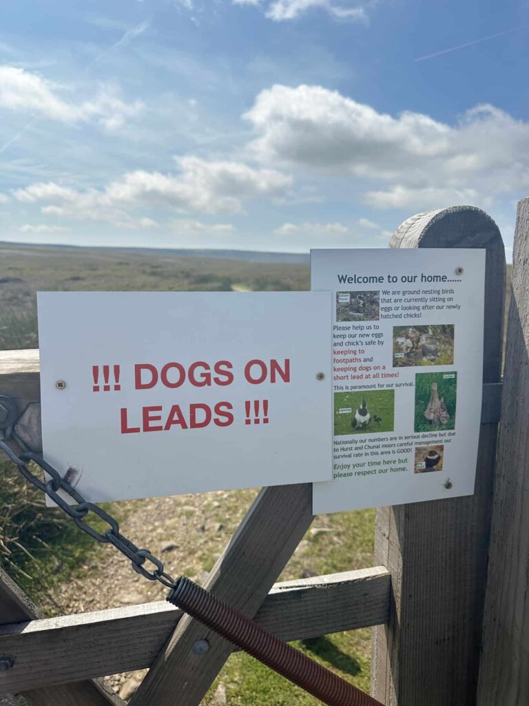 Dogs on Leads sign